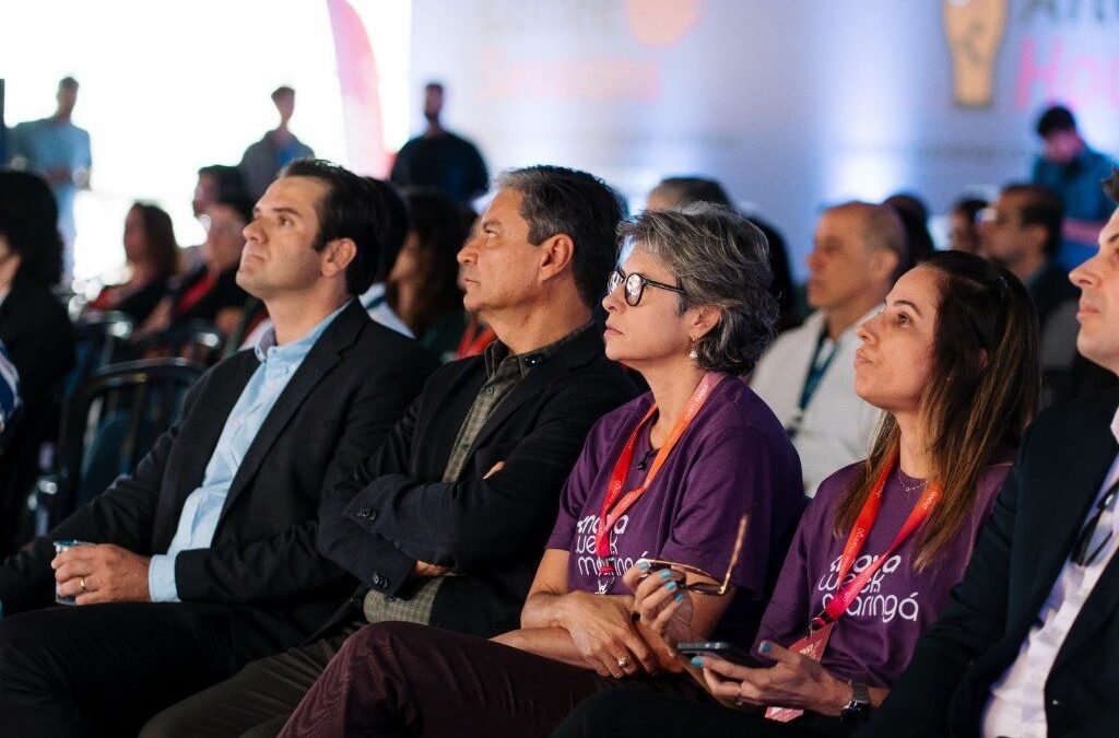 Público da abertura da InovaWeek 2026 na AMTech, em Maringá